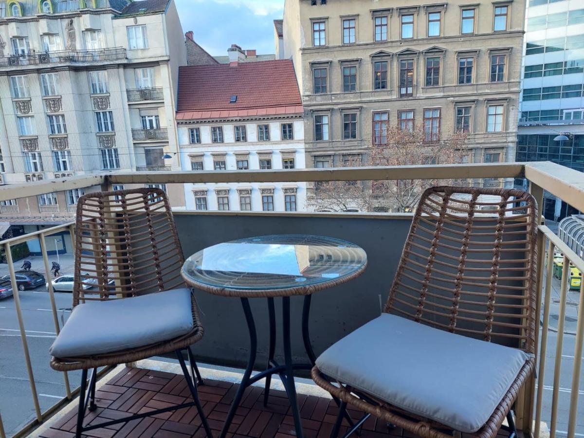 Balcony Apartment, 5 Min Walk To First District Wien Eksteriør bilde